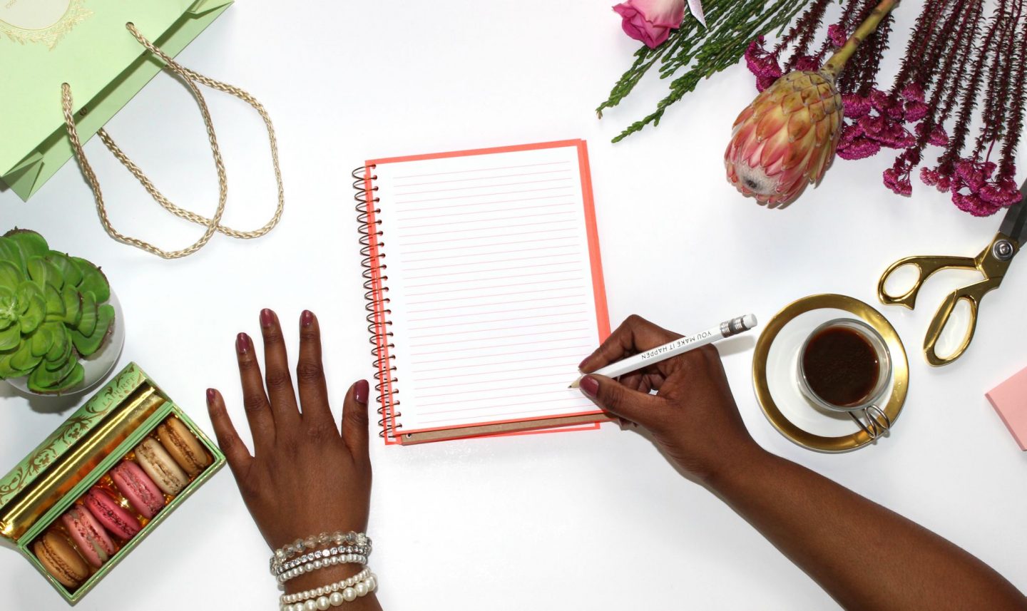 Click here to buy Kinky Coily Natural Hair Journal to write down cleansing oil tips The Cleansing Oil Method uses cleansing oils to properly and accurately cleanse your face. This is perfect if you suffer from hyperpigmentation, sensitive skin, and/ or breakouts.