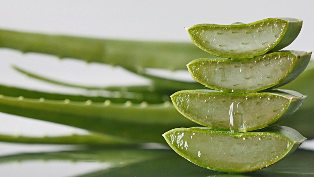 How to get sheen to your natural hair with DIY recipes. 